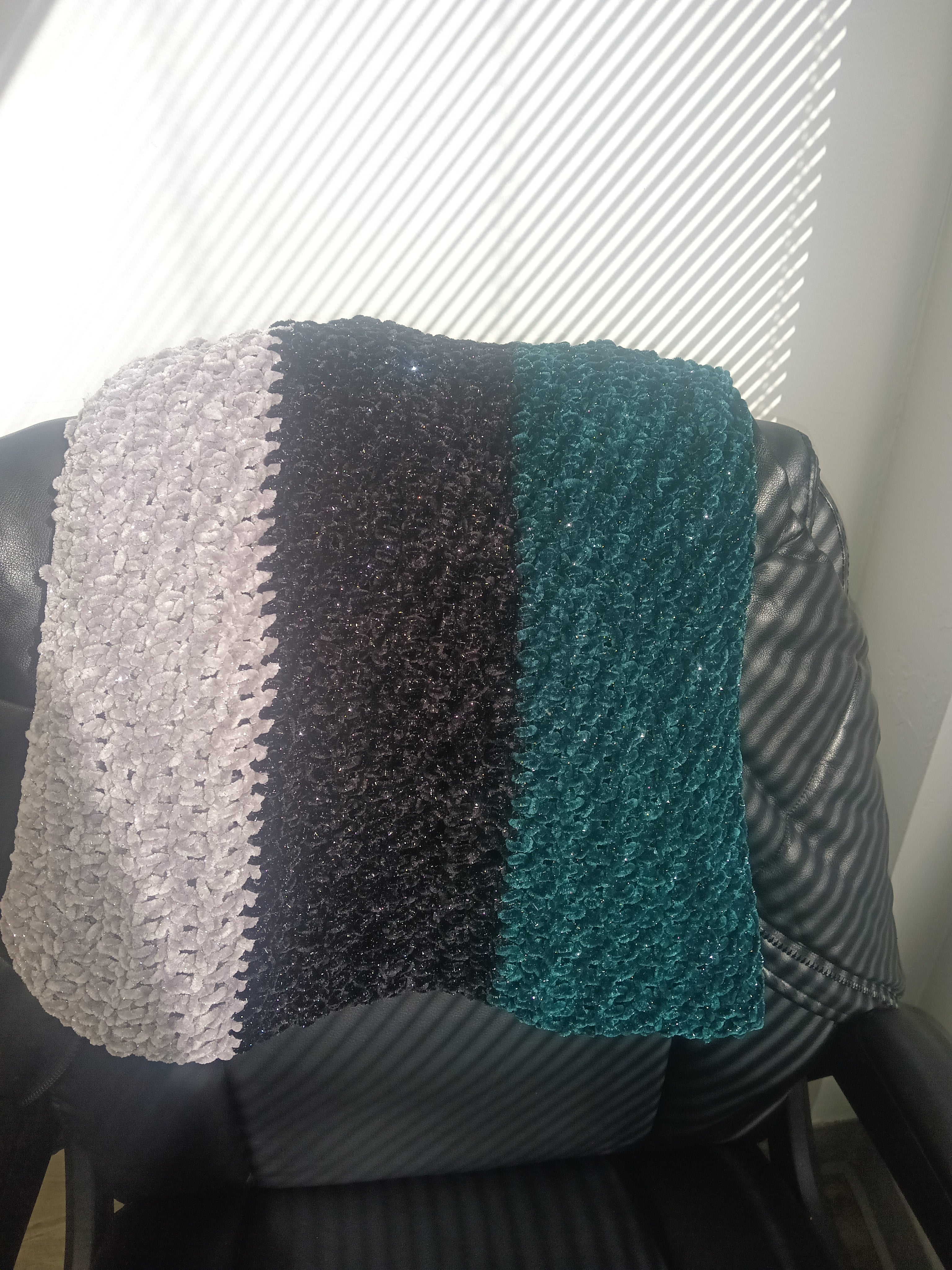 Sparkling Möbius Crochet Wrap – Silver, Black & Midnight Green